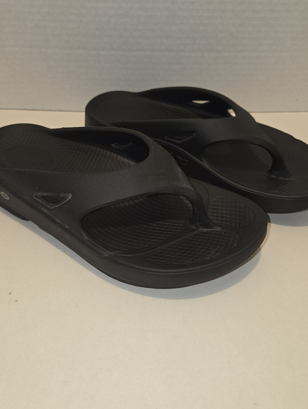 OOFOS OOriginal Thong Sandals Flip Flop Women's size 6 Men's size 4